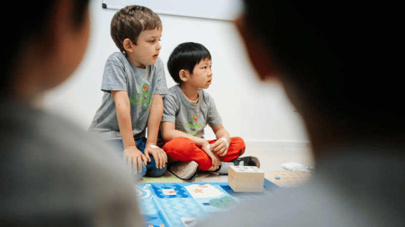 Lernroboter Cubetto im Kindergarten